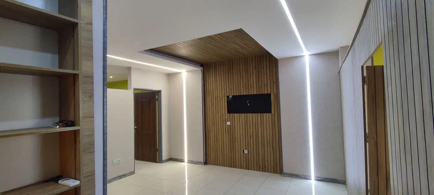 واحد اداری با ۴ اتاق مجزا