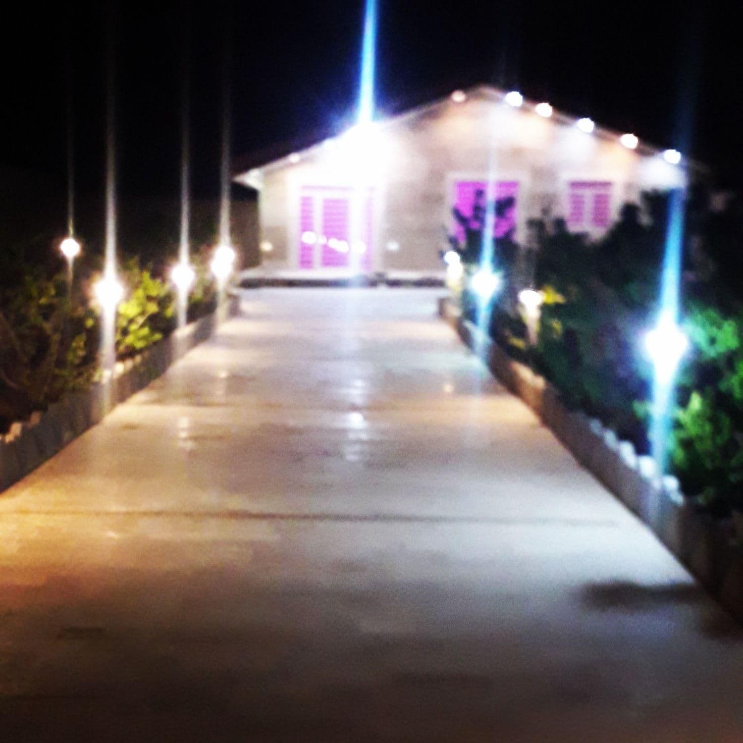 اجاره باغ ویلا دورهمی عقد عروسی تولد با میز صندلی