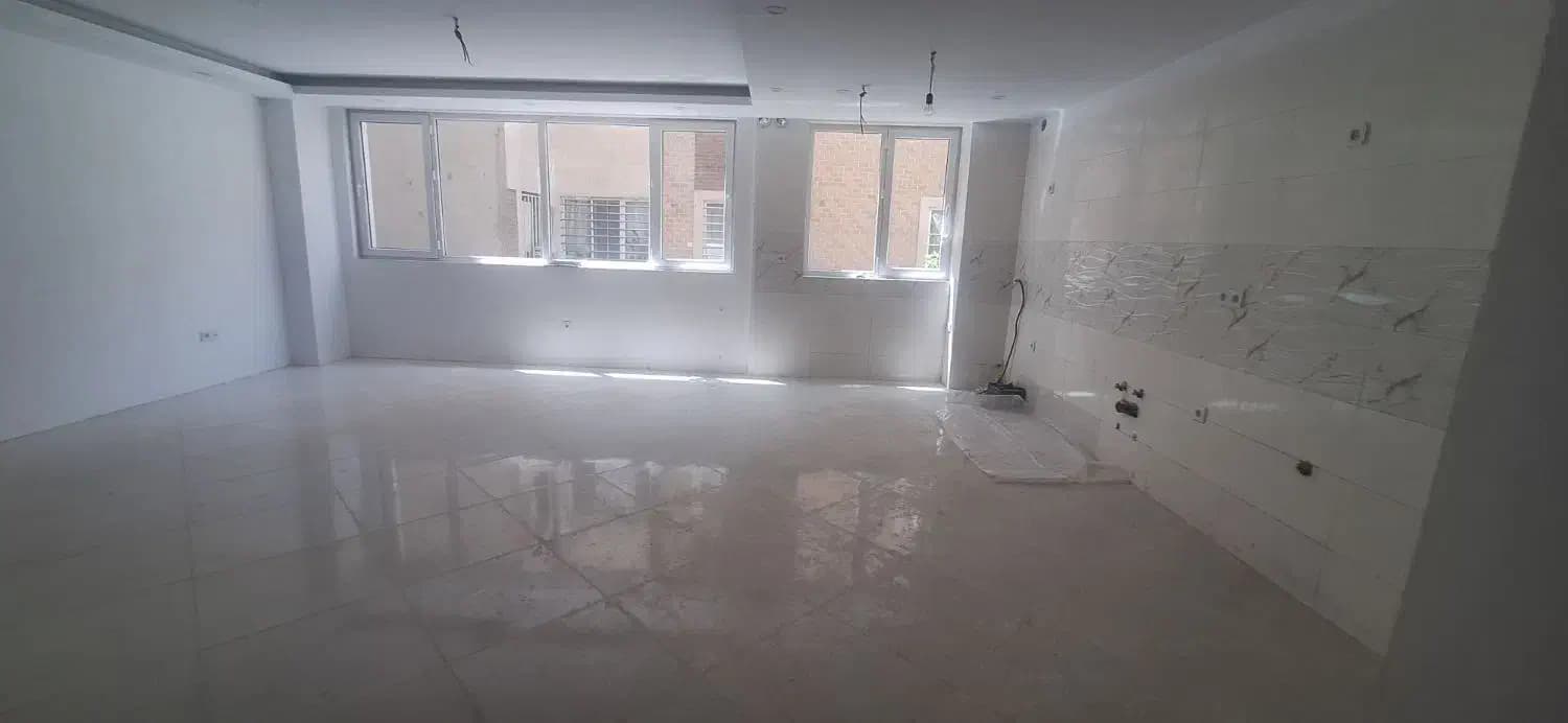 طبقه اول _ مترو توحید _  مناسب اداری