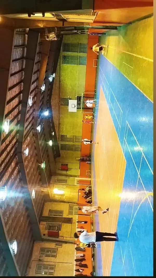 سالن و چمن ورزشی