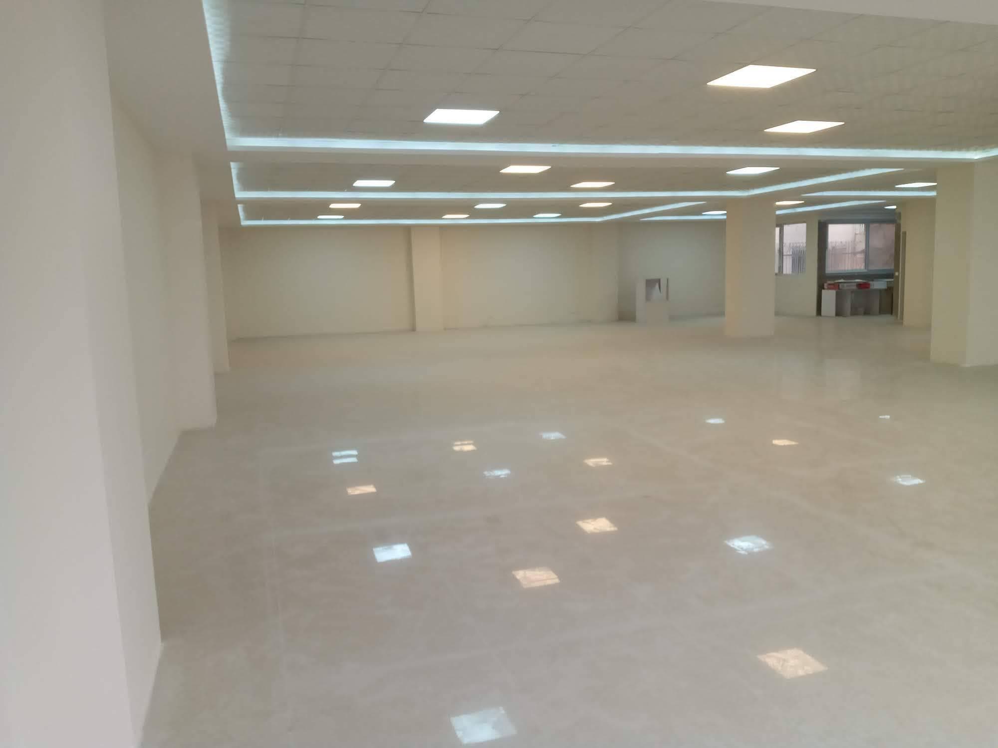 2۴۰۰متر کاربری اداری سعادت آباد 